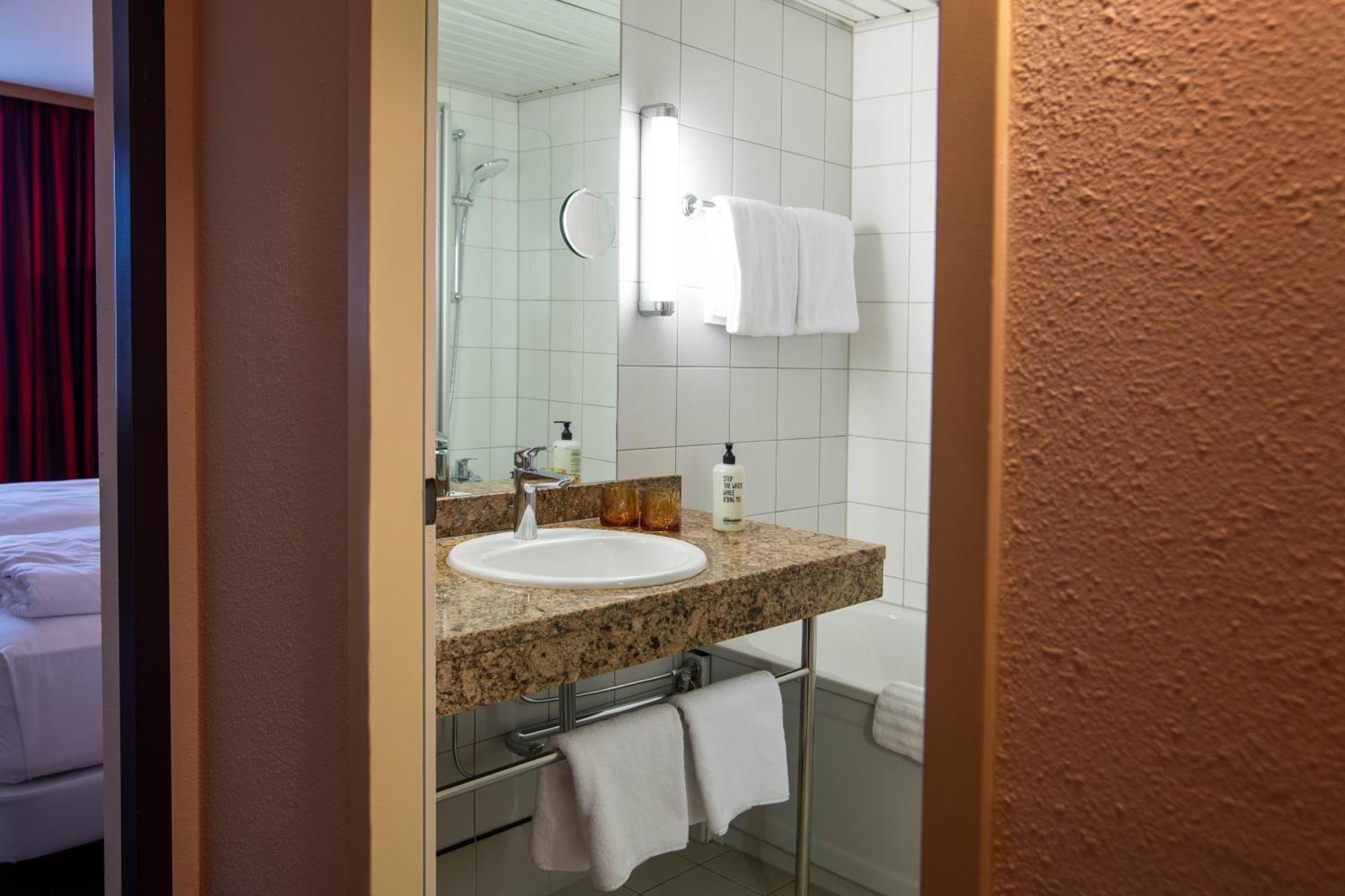 Best Western Conference Airporthotel Frankfurt Moerfelden Екстериор снимка
